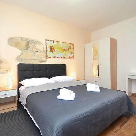 Stella Apartment *